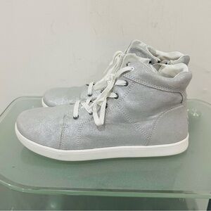 UGG Women’s High Top Sneakers Silver Tie Side‎ Zipper Size 6